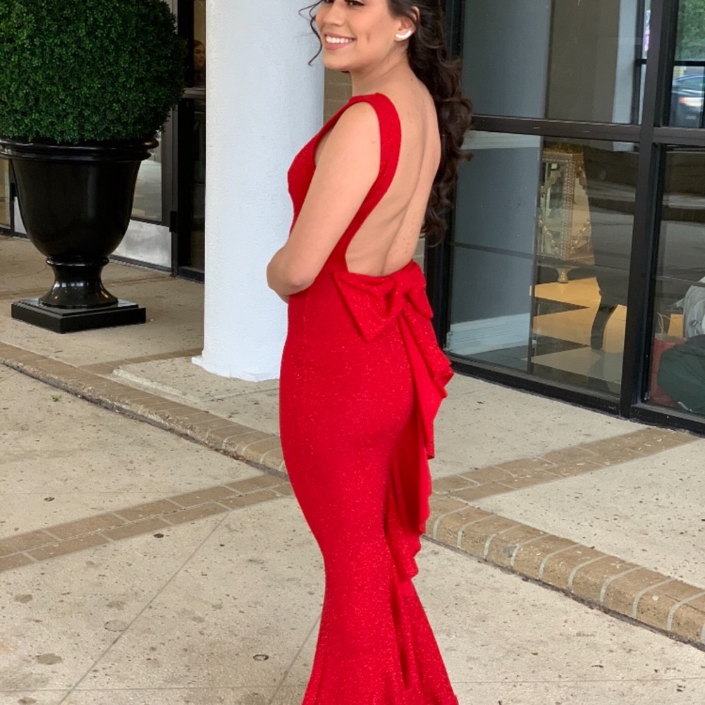 Red Sparkly Backless Prom Dress – Windsor Size S | Elegant Evening Gown